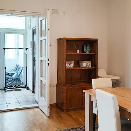 Filinhome Stefanovica 7 *